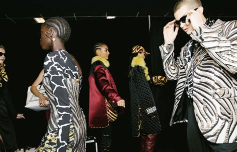 versace 2019 pre-fall backstage|Watch What Happened Behind.